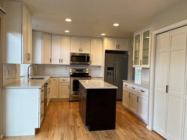 Building Photo - Sky Island Home in Bonney Lake