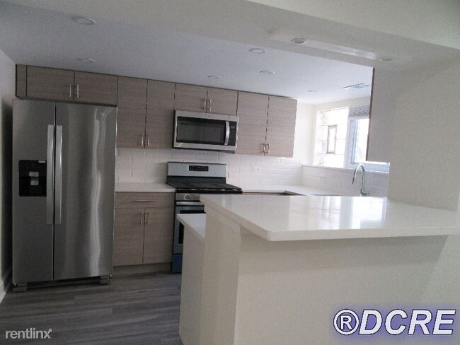 Foto del edificio - 5121 N Western Ave