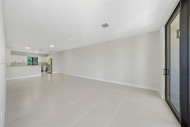 Building Photo - 4313 E 8th Ct