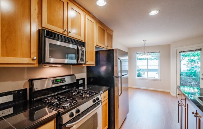 Foto del edificio - Luxury Living at West Oaks Condominiums