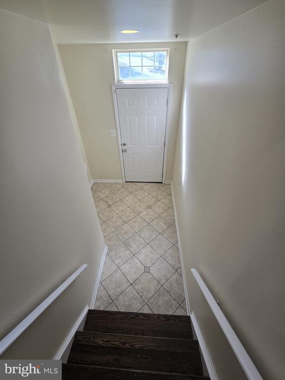 Foto del edificio - 1003 Spring Valley Ct