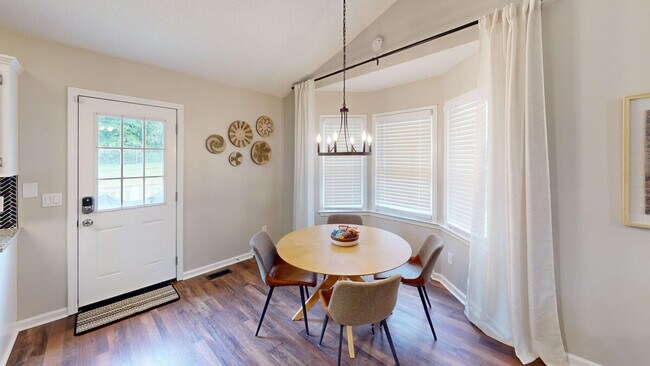 Foto del edificio - 105 Thornwood Dr