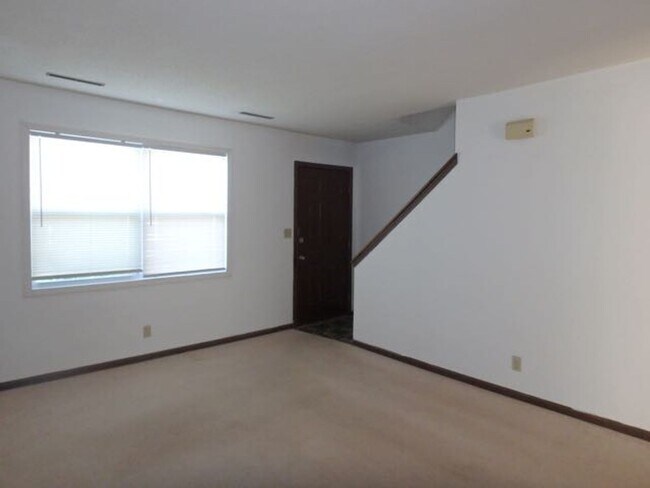 Building Photo - Nice 3 Bed 1.5 Bath Duplex SW Columbia!