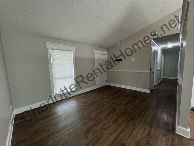 Foto del edificio - Nice Ranch home in Mint Hill!