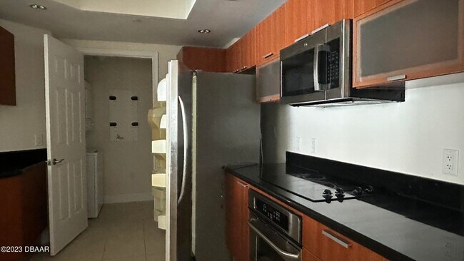 Building Photo - 241 Riverside Dr