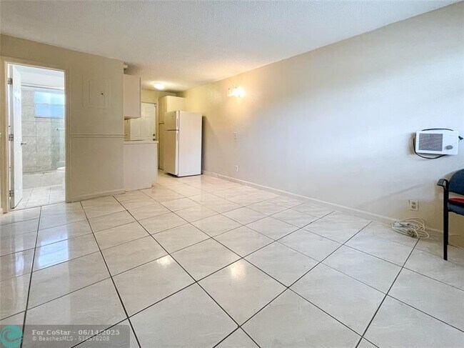 Foto del edificio - 1717 NW 8th Pl