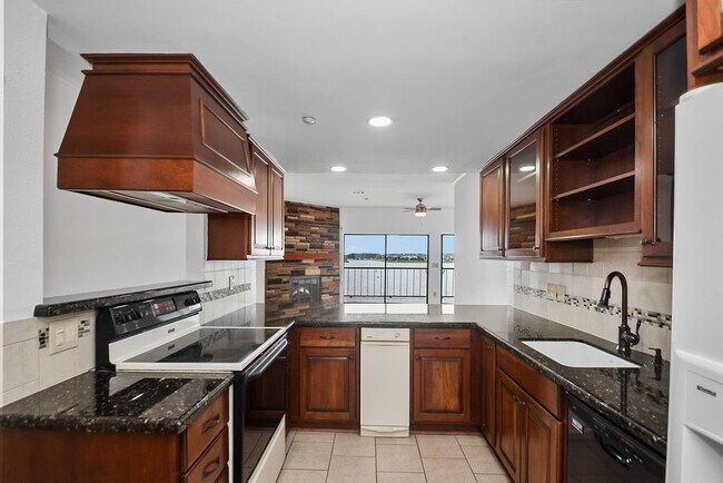 Foto del edificio - 401 Lakeside Ln