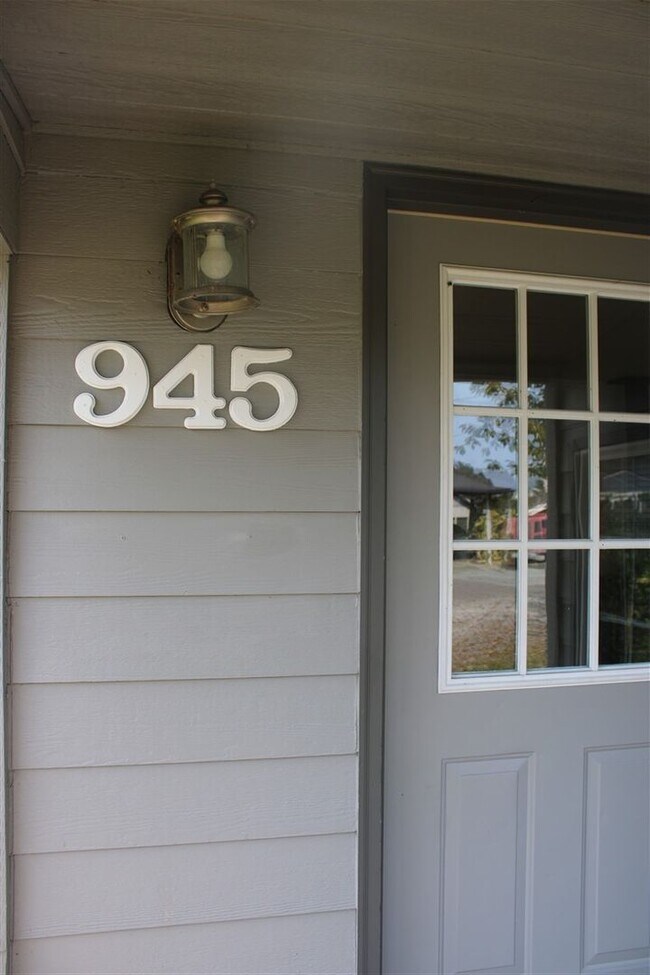 Foto del edificio - 3 Bedroom, 1.5 Bathroom House! Available now!