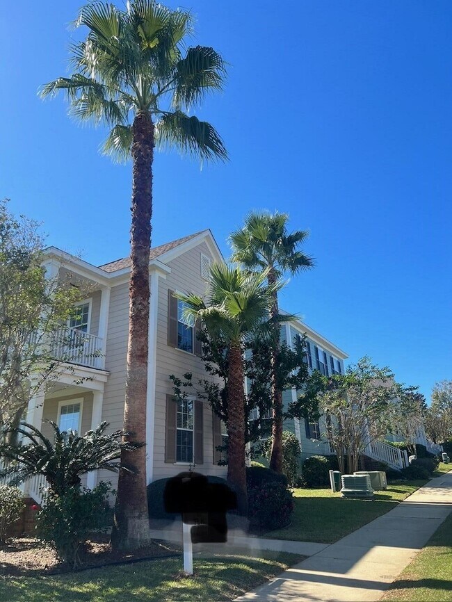 Building Photo - 2553 Twain Dr