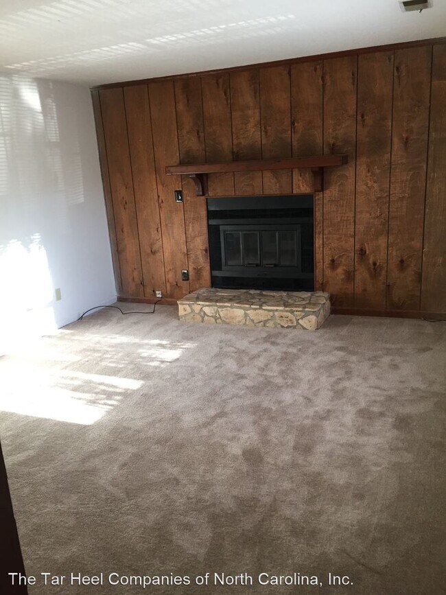 Building Photo - 117 E Circle Dr