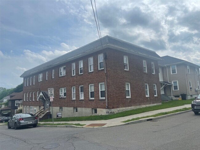 Foto del edificio - 77 Colfax Ave