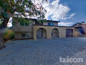 Building Photo - 1725 Hiawatha Dr NE
