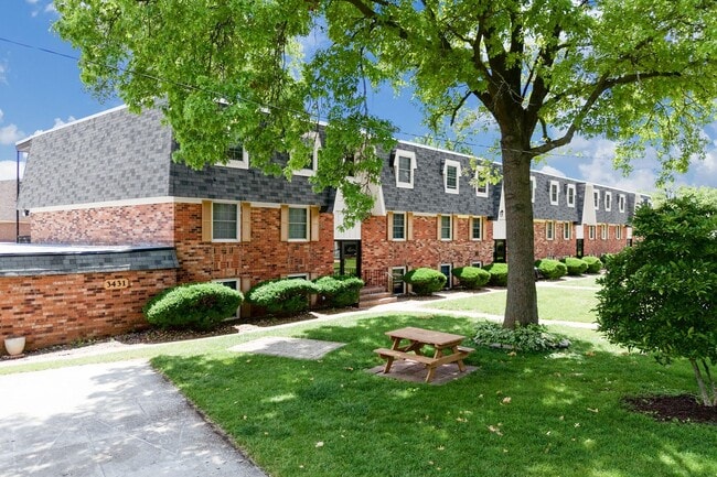 Building Photo - Homewood Manor