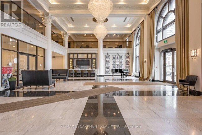 Building Photo - 112 King St E