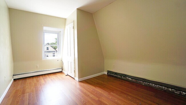 Building Photo - 509 Delafield Ave