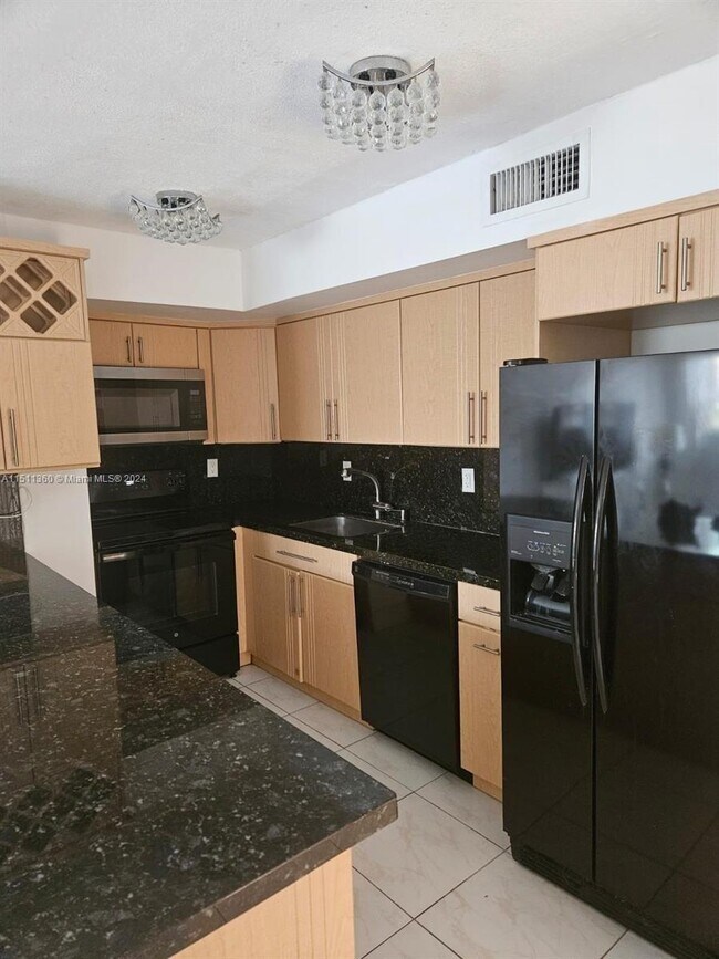 Foto del edificio - 8425 Harding Ave