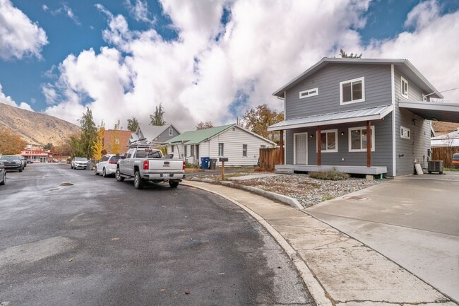 Foto del edificio - 3 Bedroom, 2 Bathroom Home with Full Finis...