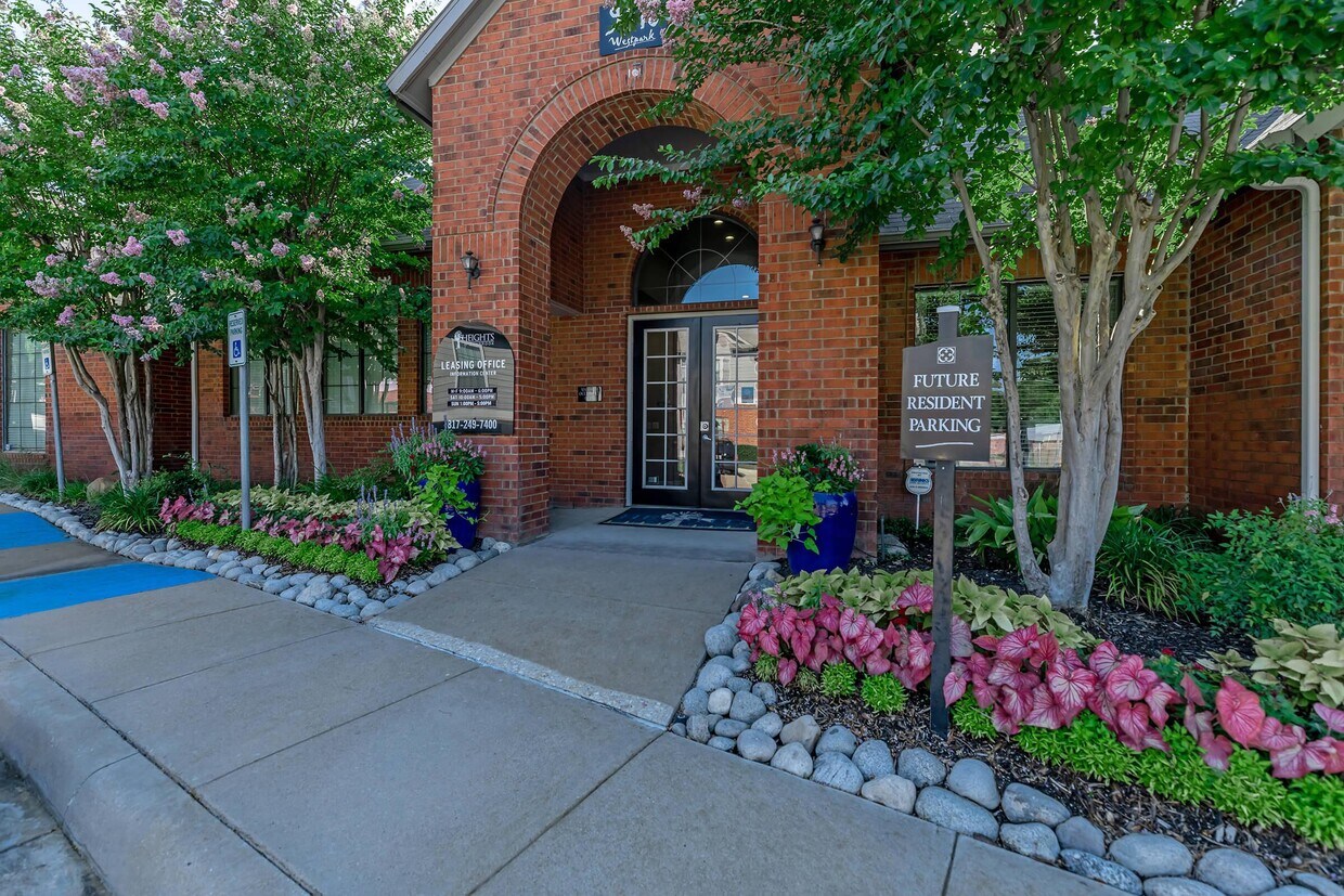 Heights of Benbrook Apartments 9510 Westpark Dr Benbrook, TX