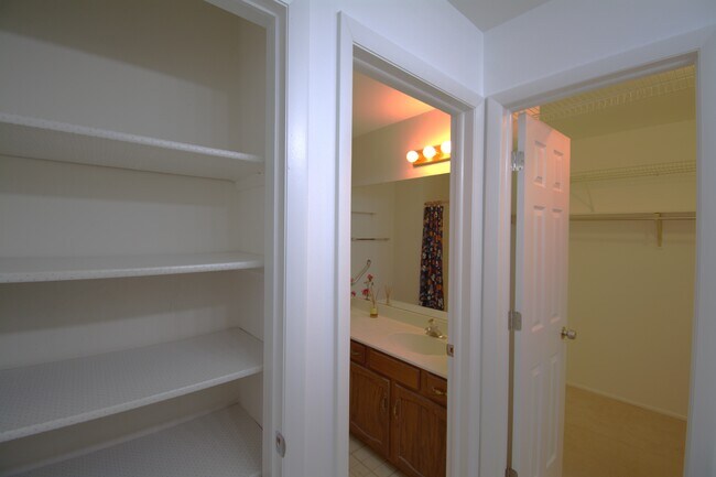 Foto del edificio - 607 Eastview Ct