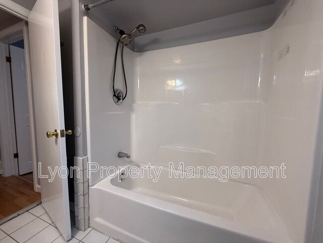 Building Photo - 26 Carlton St