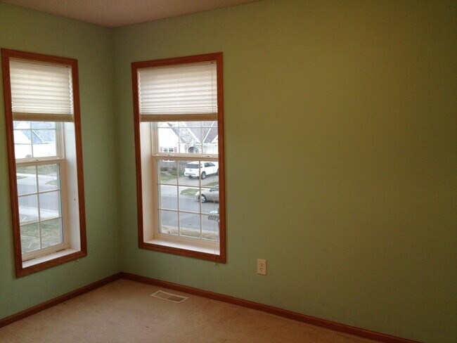 Foto del edificio - Great location *3bd*2.5Bth End Unit Townhome Avail July 1 2026