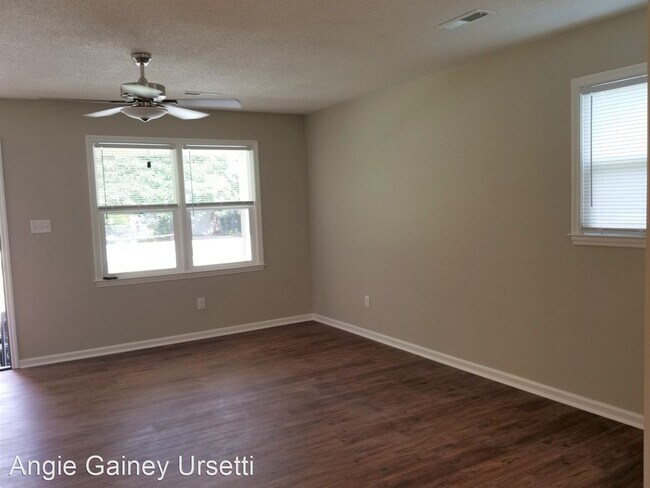 Building Photo - 3 br, 1 bath House - 148 Giles Drive