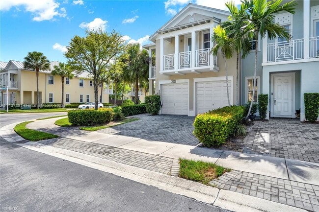 Building Photo - 4 br, 3.5 bath Townhome - 7500 NW 107th Pl