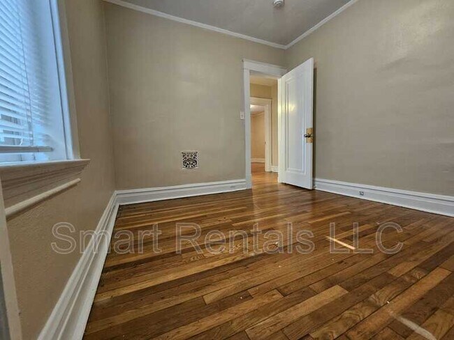 Foto del edificio - 5065 Lindenwood Ave