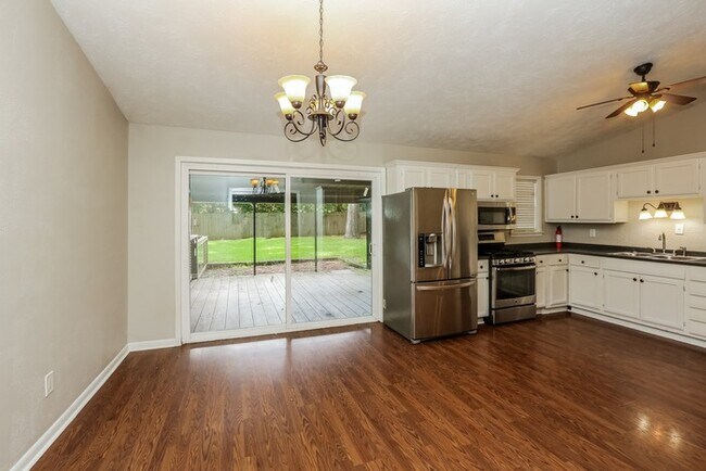 Building Photo - 3 Bedroom Clinton Home!