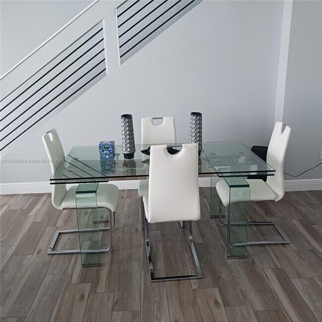 Foto del edificio - 484 NW 40th Ct