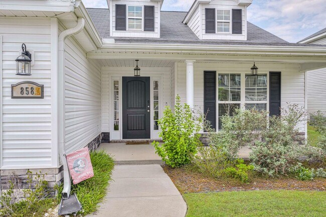 Foto del edificio - 858 Goodale Dr