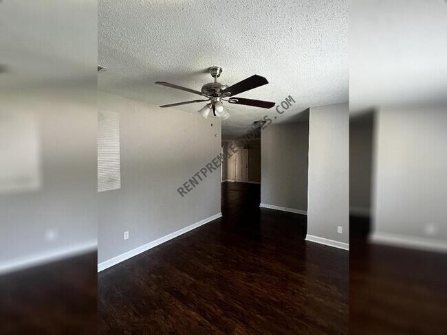 Foto del edificio - 111 Summer Shade Ln