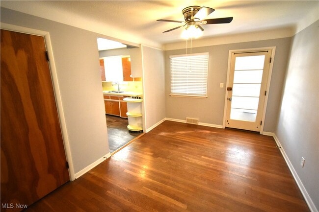 Foto del edificio - 2761 Forestview Ave