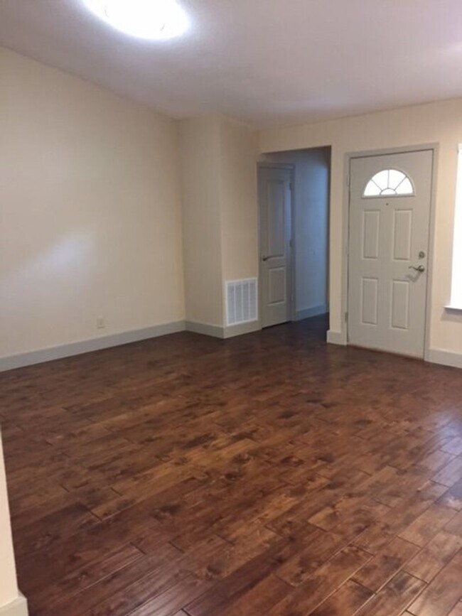 Foto del edificio - 8021 Bobwhite Dr