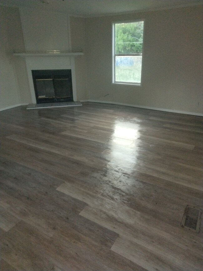 Foto del edificio - 104 Forest Creek Ln
