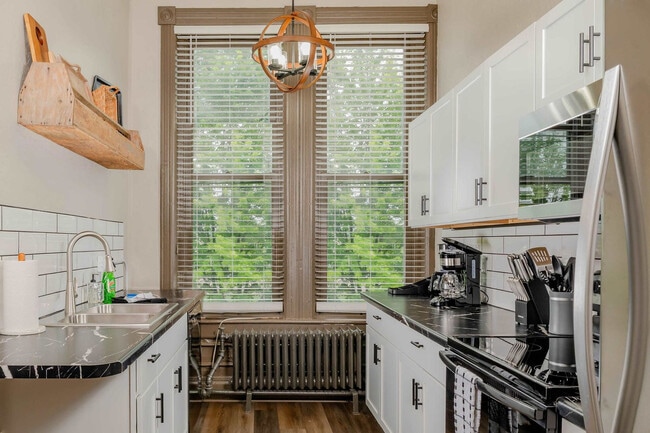 Building Photo - 101 Algoma Blvd