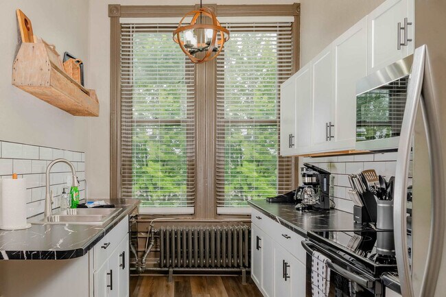 Building Photo - 101 Algoma Blvd