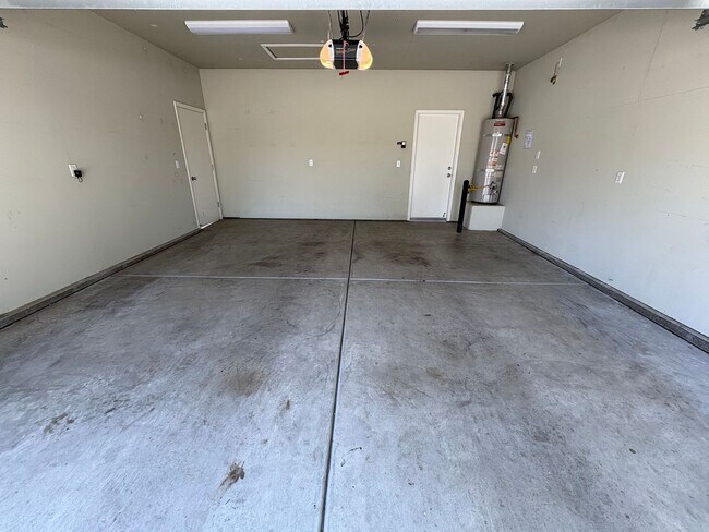Foto del edificio - Immaculate NW Visalia home for rent!