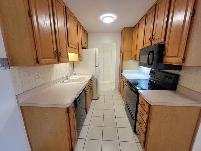 Building Photo - 810 E Shady Way