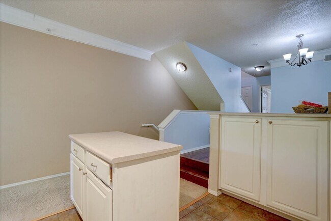 Foto del edificio - Beautiful 2bed/2bath/1car garage in Louisv...
