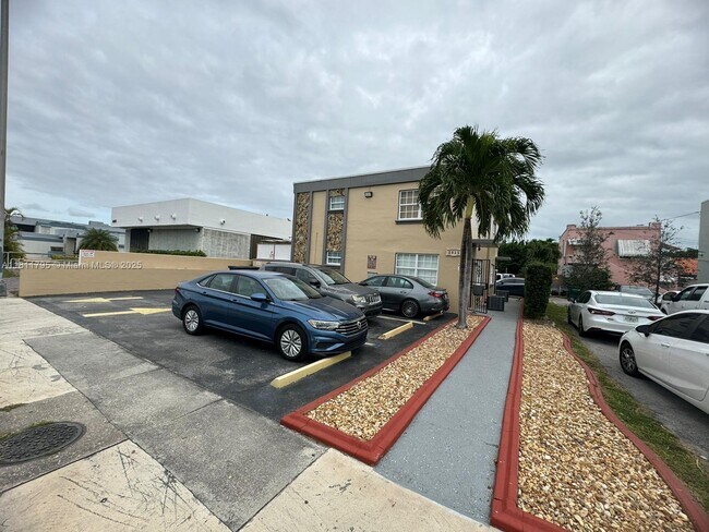 Building Photo - 2015 SW 27th Ave