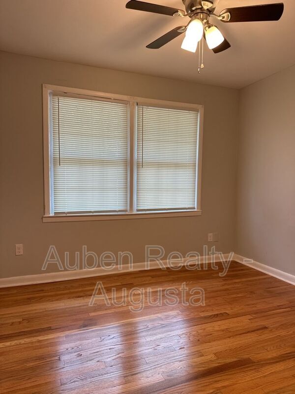 Building Photo - 1137 Eisenhower Dr