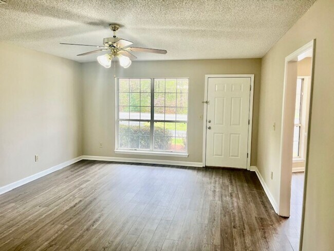 Foto del edificio - Mathis Drive #304 &amp; 306