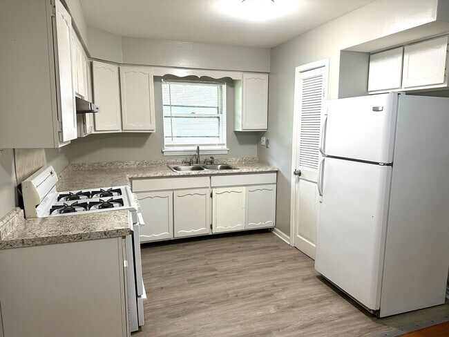 Foto del edificio - 5629 St Charles Rd