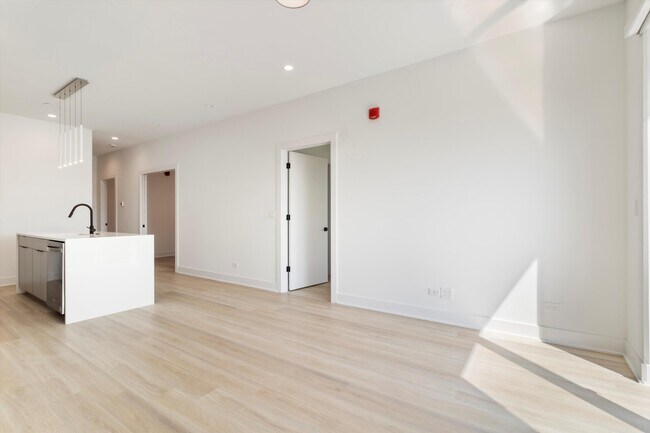 Building Photo - 3821 N Ashland Ave
