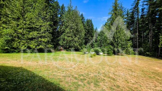 Foto del edificio - Spacious Log Home with Acreage!