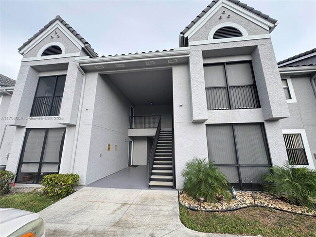 Building Photo - 10381 SW 150th Ct