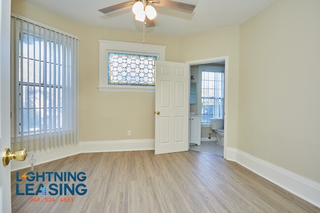 Building Photo - 1820 1/2 W 11th Pl-1D
