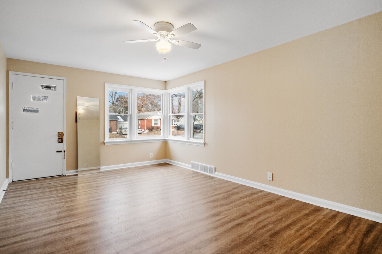 Foto principal - Single Family Ranch (2 Bed/1 Bath) in Hanl...