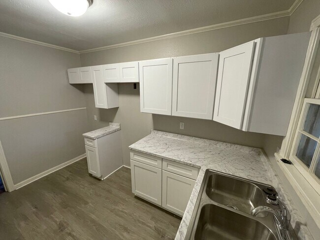 Foto del edificio - Just Remodeled 2 Bed, 1 Bath Home